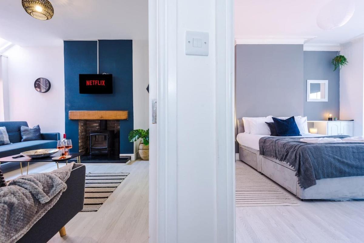 Large 4 Bedroom Home With Free Parking Near Mediacityuk Манчестер Экстерьер фото
